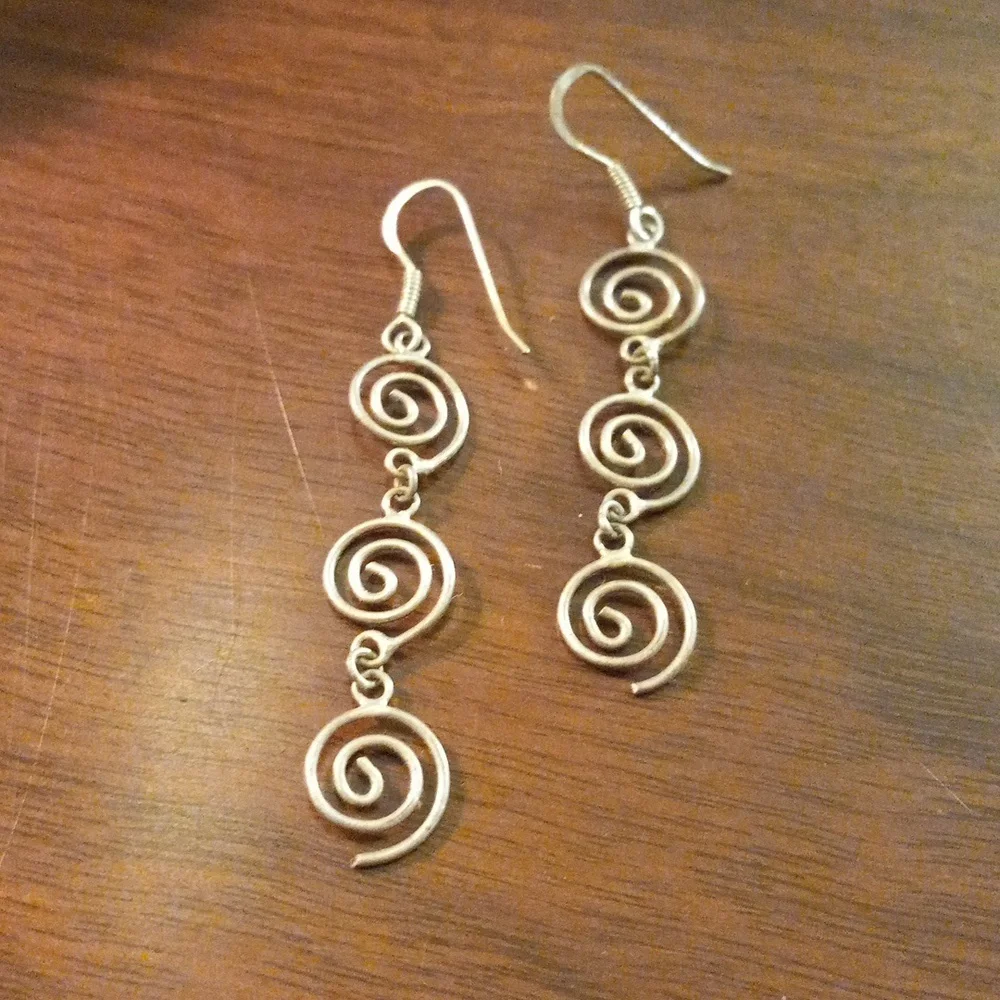 Metal spiral earrings - Picture 2 of 5